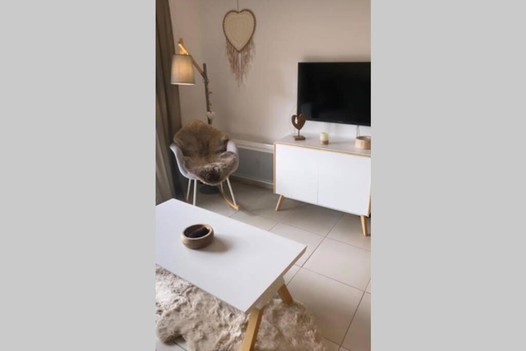 Appartement De Charme Dans Residence Avec Piscine La Joue Du Loup Saint-Étienne-en-Dévoluy エクステリア 写真