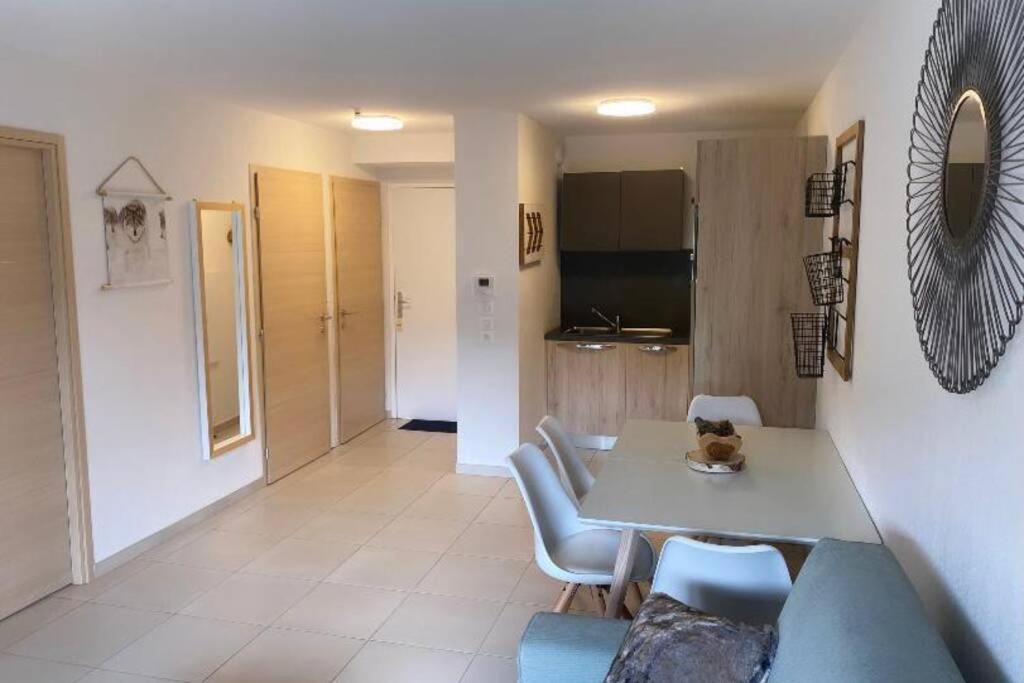 Appartement De Charme Dans Residence Avec Piscine La Joue Du Loup Saint-Étienne-en-Dévoluy エクステリア 写真